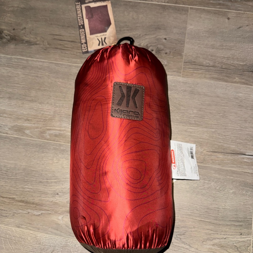 Red Kijaro Camping Quilt